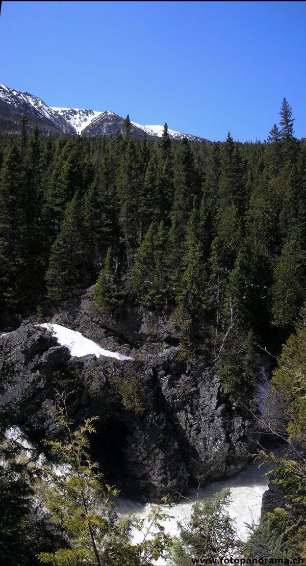 Gaspesie, Waterfall at Gite Mont-Albert