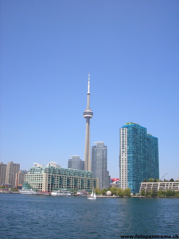Toronto, CN Tower vue du port